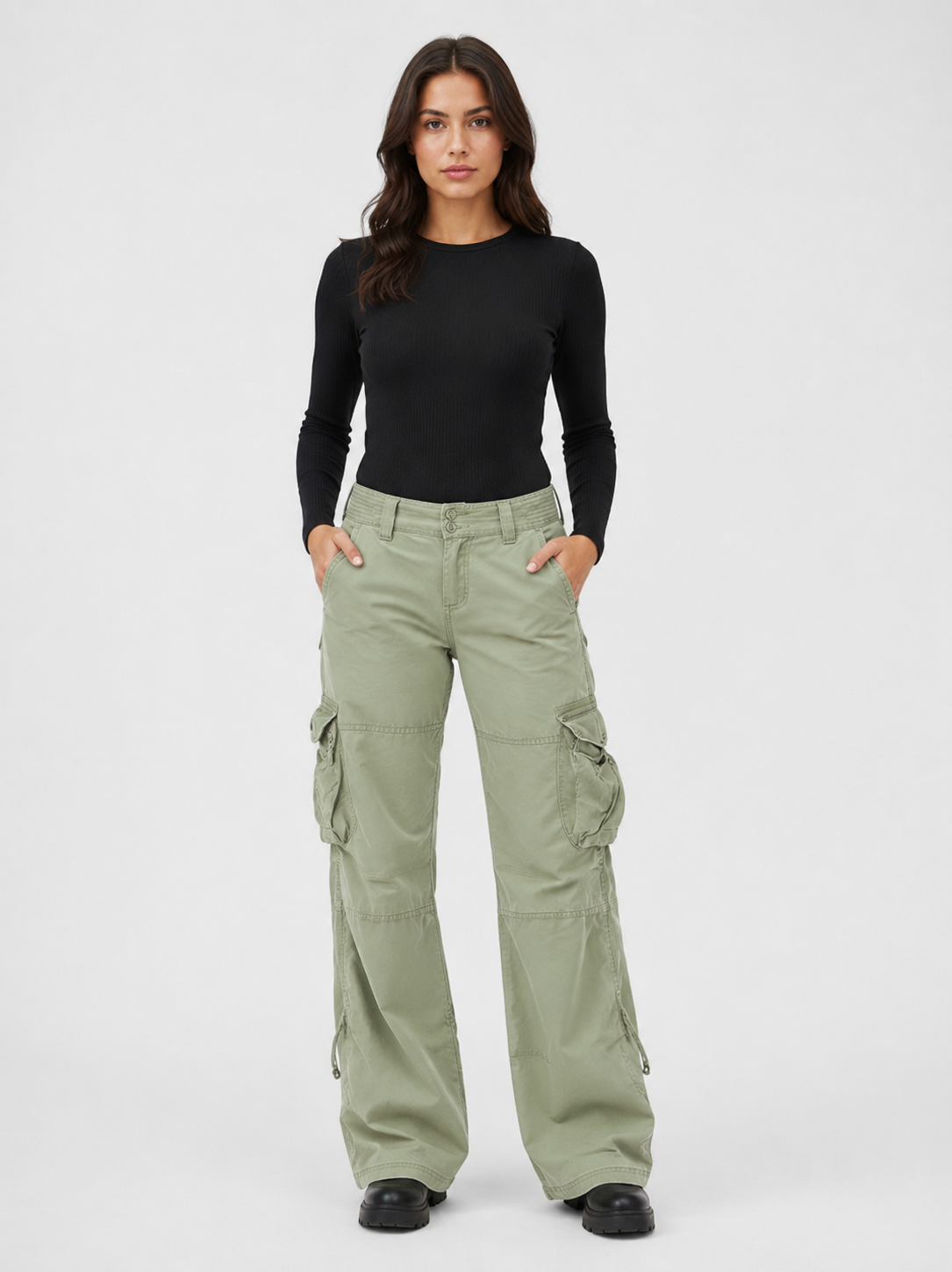 Women’s Straight-Leg Cargo Trousers with Flap Pockets